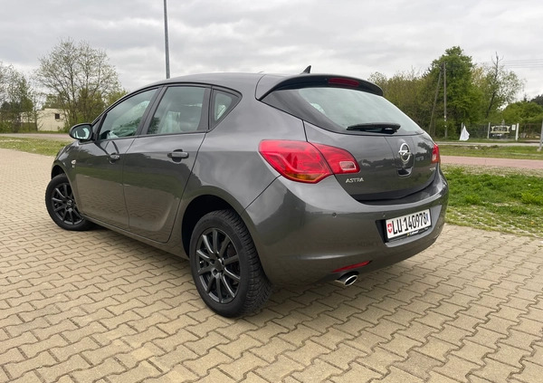 Opel Astra cena 30800 przebieg: 173000, rok produkcji 2012 z Radom małe 172